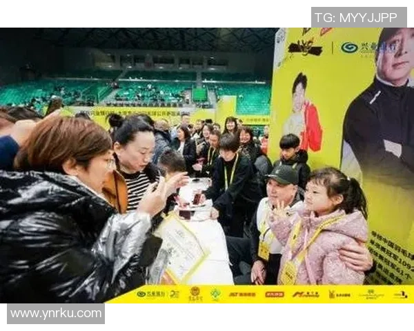 李永波太原挥拍开球引领羽毛球热潮助力全民健身新风尚